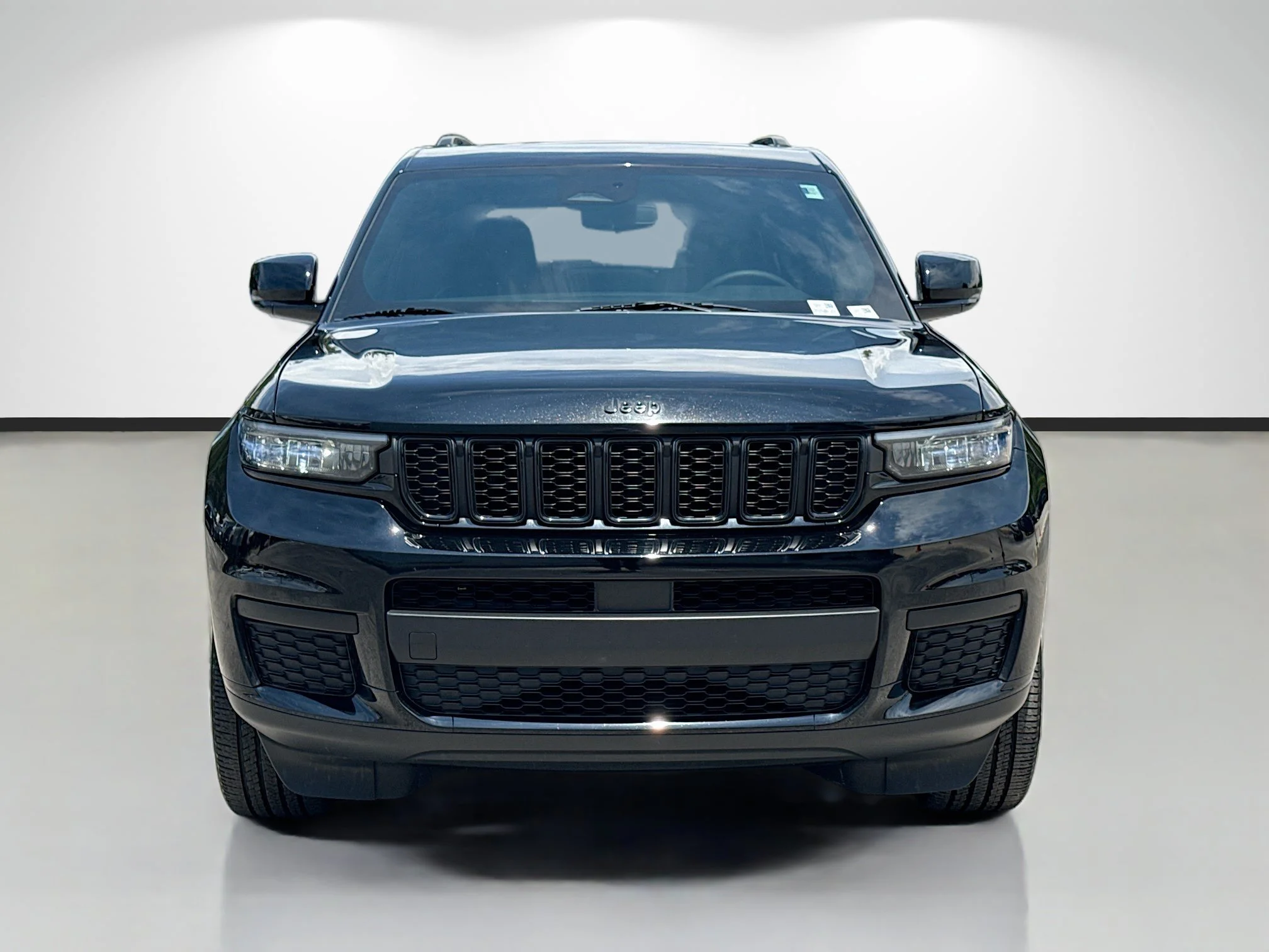 Used 2024 Diamond Black Crystal Pearlcoat Jeep Altitude X image 8