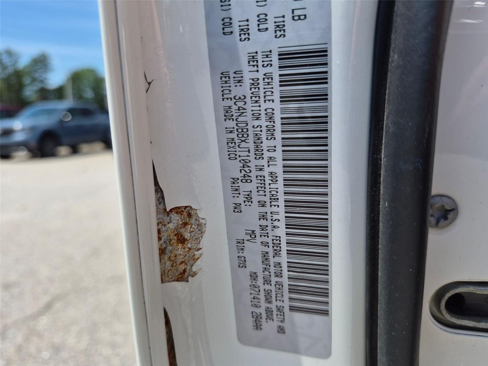 Used 2018 White Clearcoat Jeep Latitude image 38