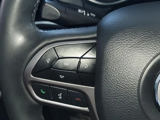 Used 2022 White Jeep Latitude Lux image 19