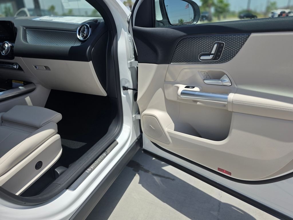 New 2026 Polar White Mercedes-Benz GLA 250 image 17