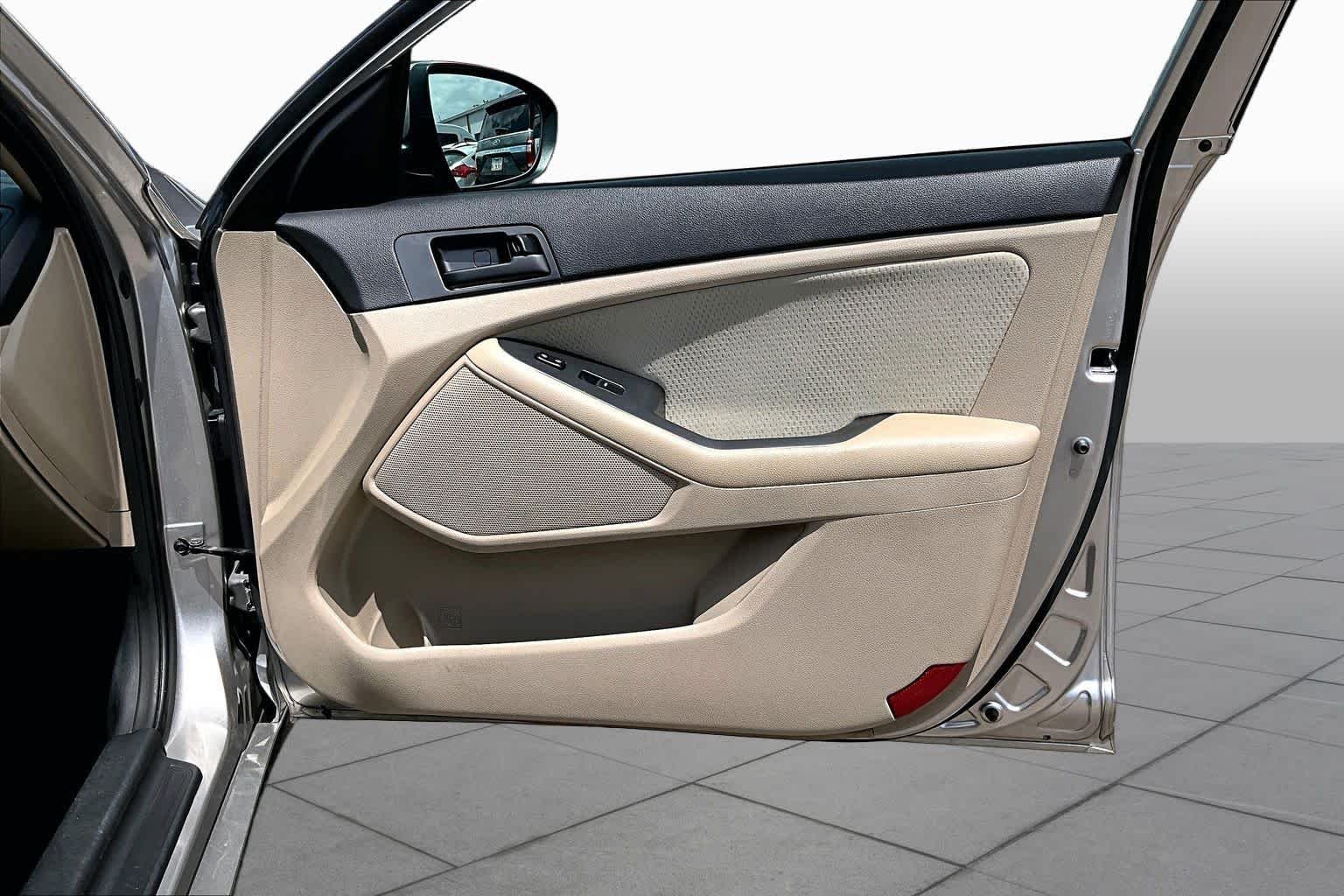 Used 2012 Satin Metal Kia LX image 23