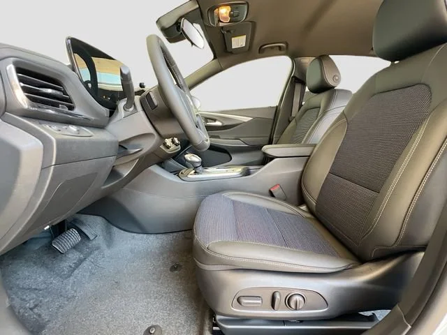 New 2026 Summit White Buick Preferred image 15