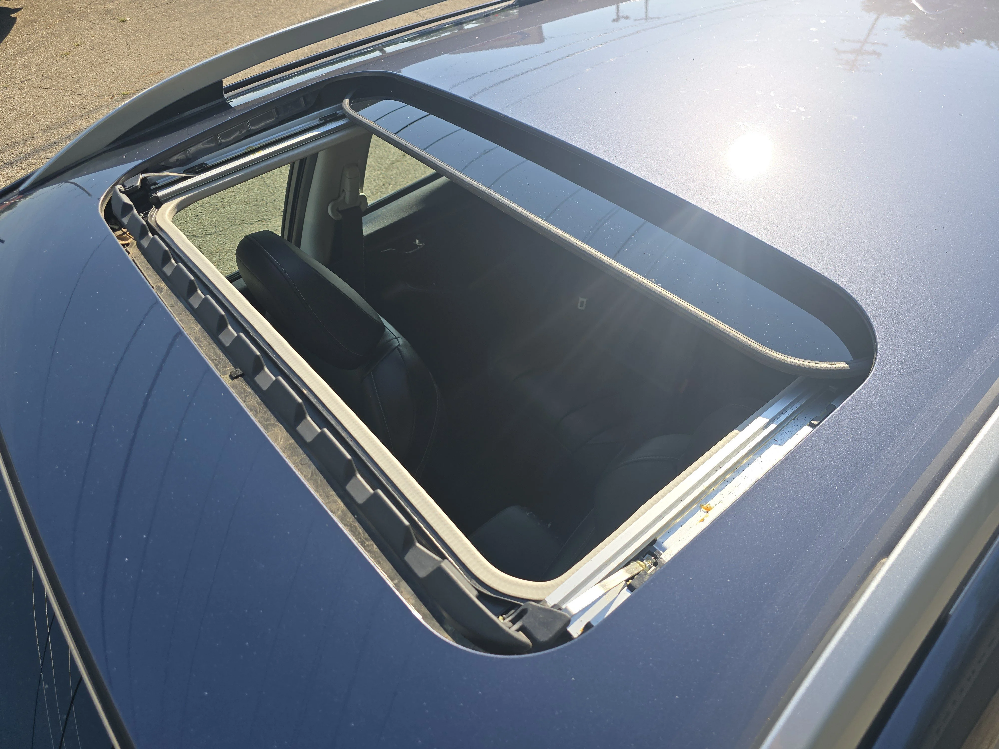 Used 2017 Carbide Gray Metallic Subaru Limited image 9
