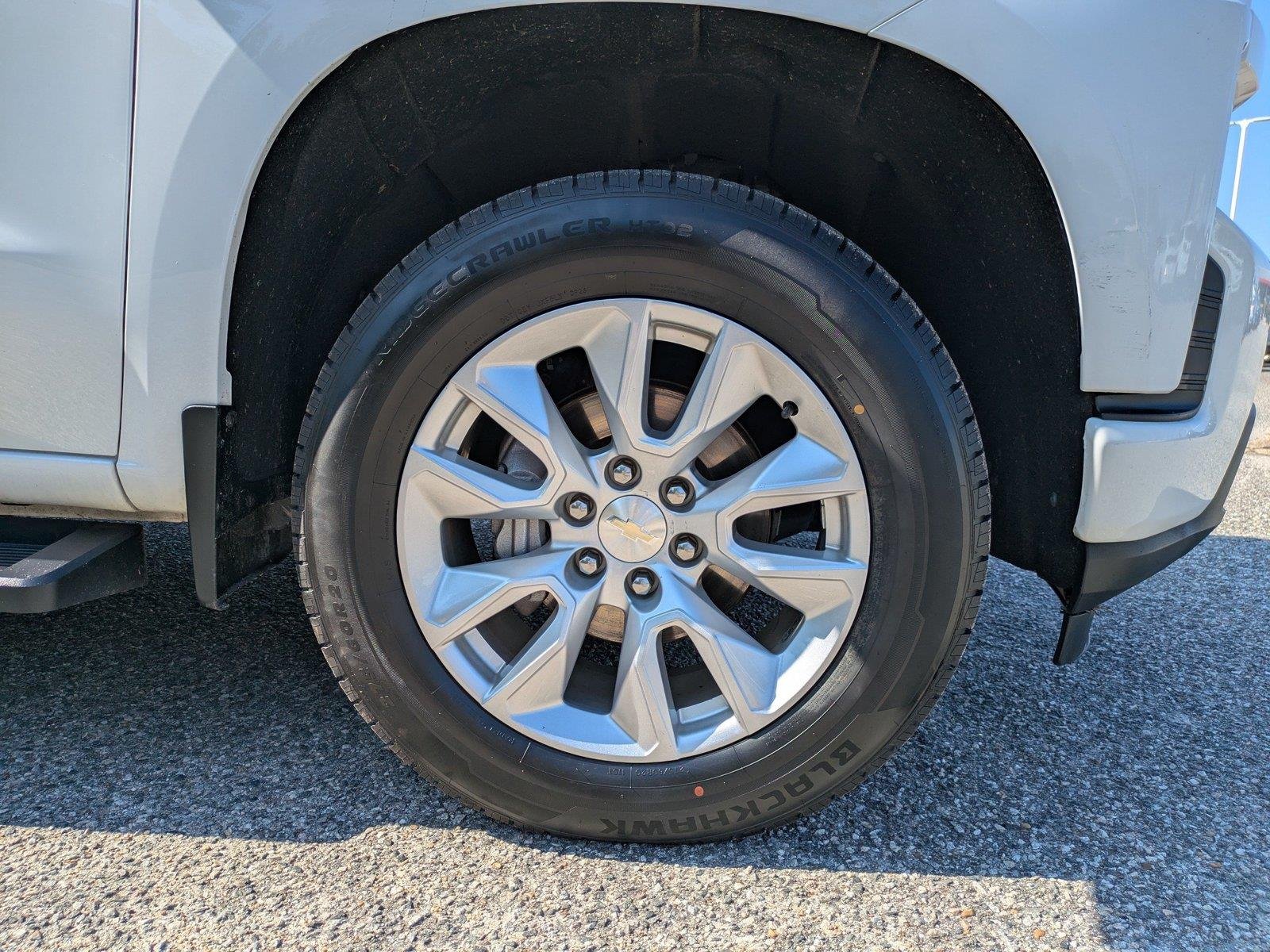 Used 2021 Summit White Chevrolet Custom image 11