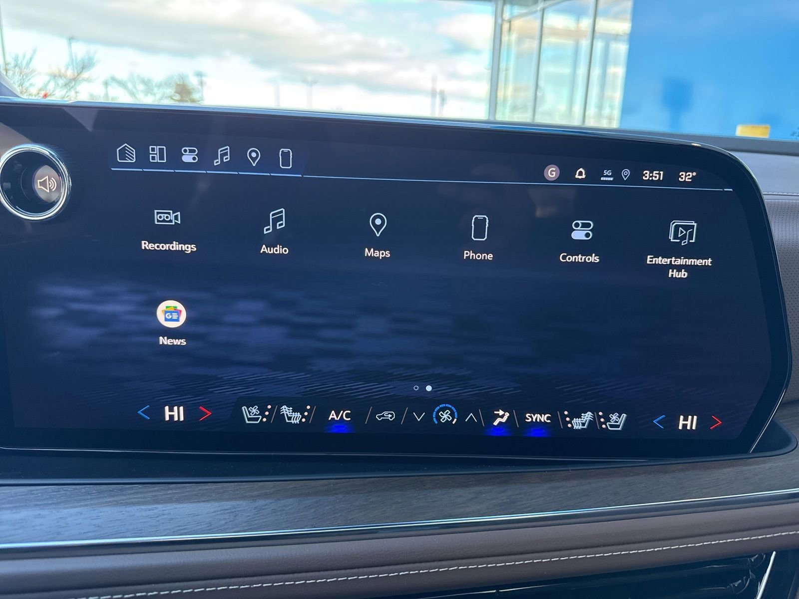 New 2026 Dark Ash Metallic Chevrolet High Country Deluxe with 24in Wheels - Panoramic Sunroof - Super Cruise - Technology & Entertainment image 23