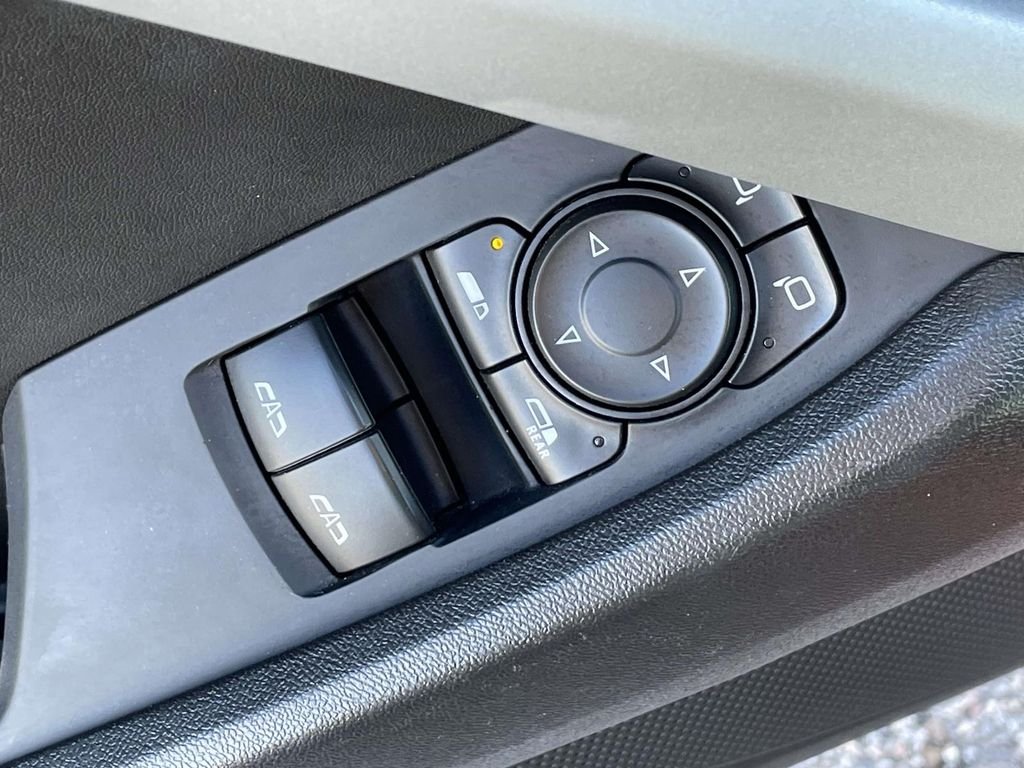 2024 Chevrolet Camaro 1LT - Photo 13