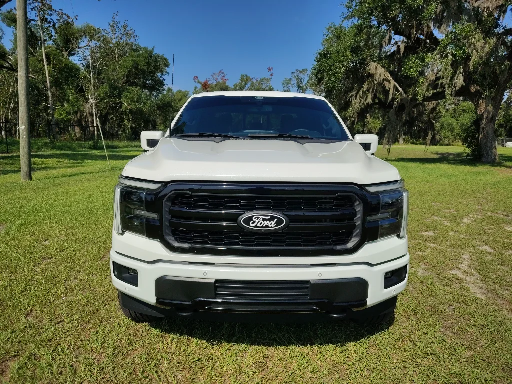 Used 2025 Star White Ford Lariat Crew Cab 4x4 image 10
