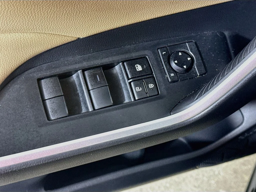 Used 2022 Midnight Black Metallic Toyota Hybrid LE image 16