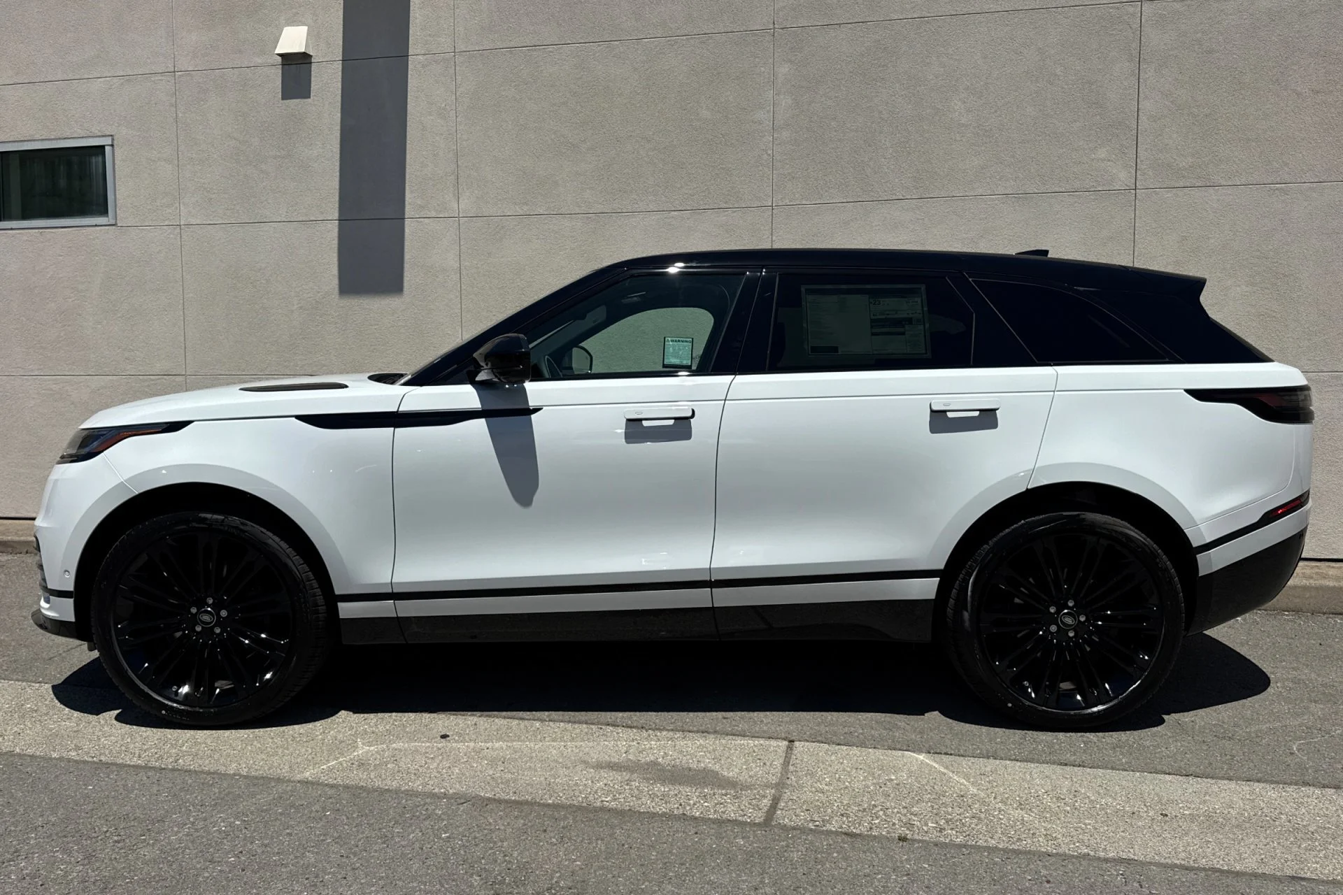 New 2026 Fuji White Land Rover Dynamic SE image 5