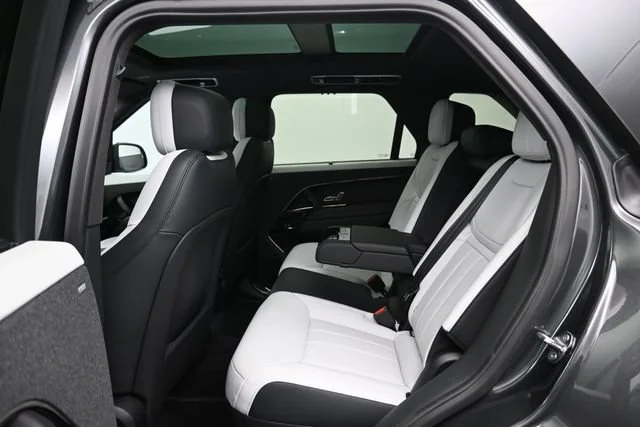 Used 2025 Charente Gray P Land Rover Autobiography image 21