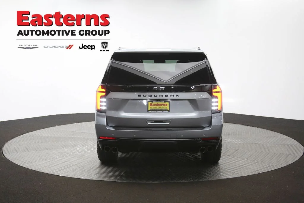 Used 2025 Gray Chevrolet Z71 image 40