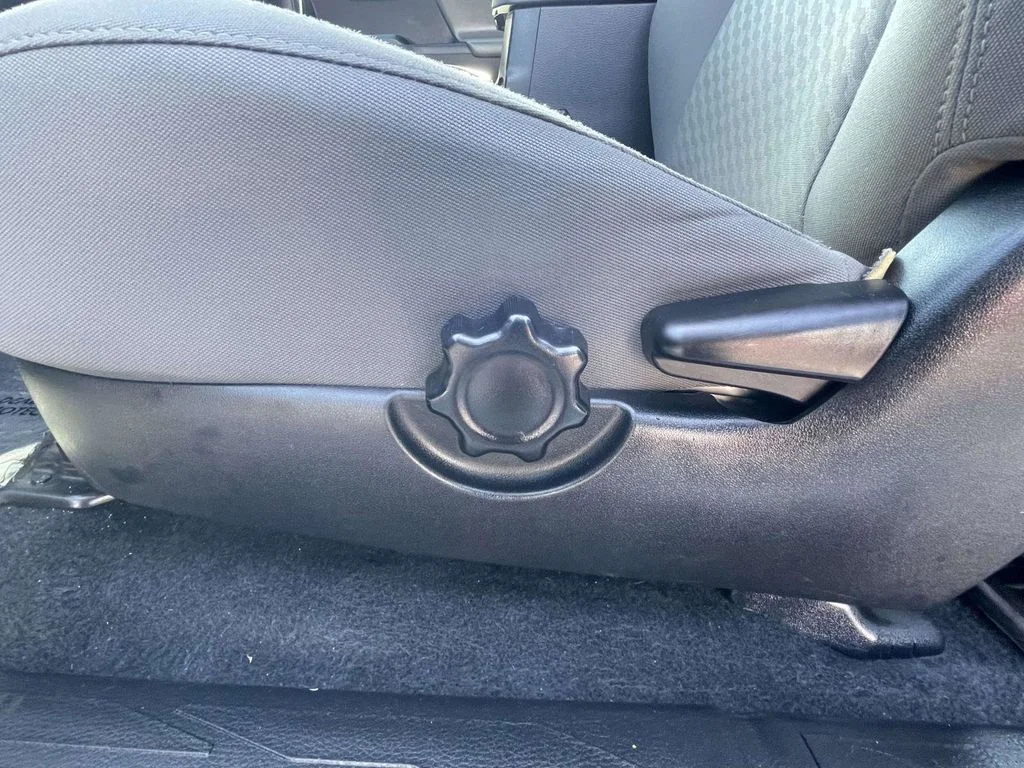 Certified Used 2022 White Toyota SR image 18