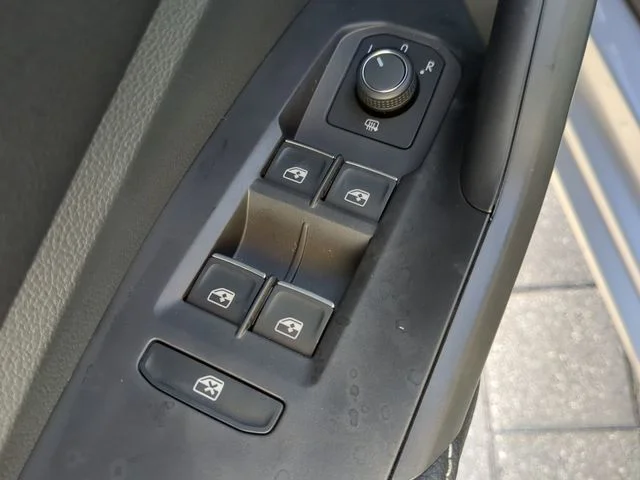 2025 Volkswagen Jetta Sport - Photo 17