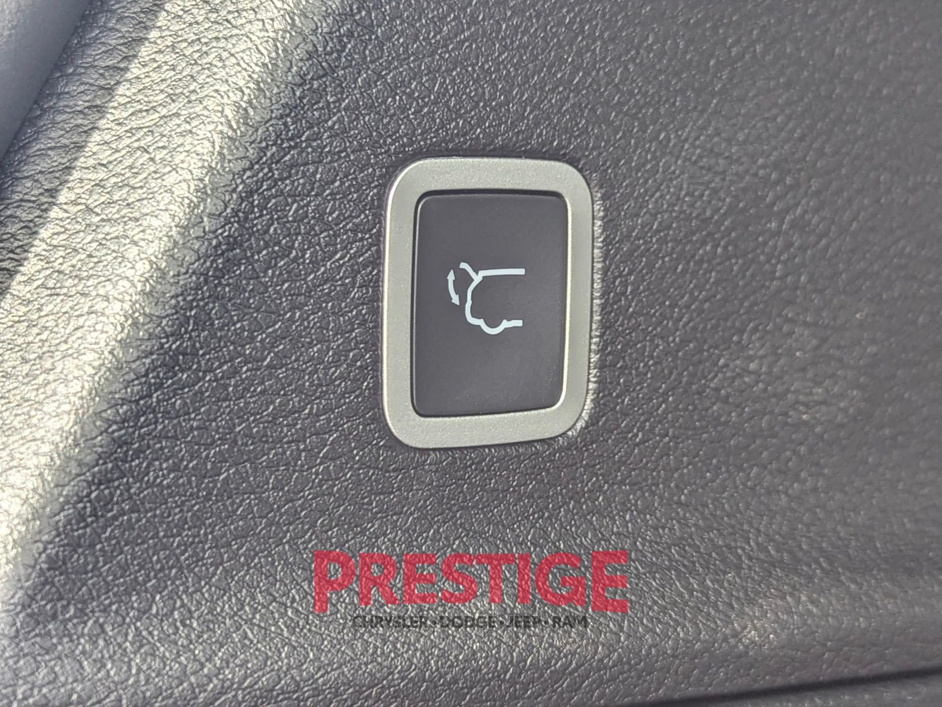2026 Chrysler Voyager LX - Photo 8