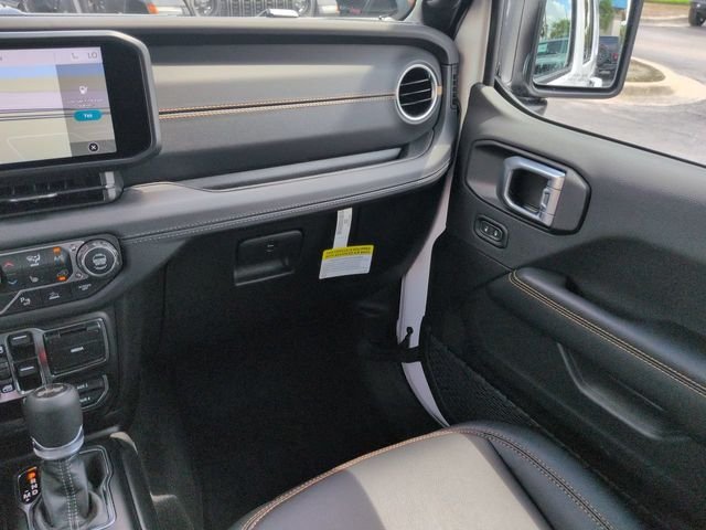 New 2027 Bright White Clear-Coat Paint Jeep Sahara image 17