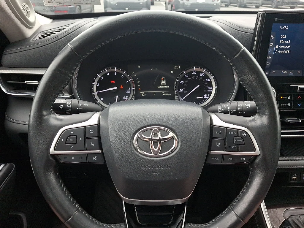 Used 2022  Toyota Platinum image 22