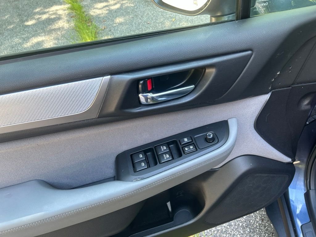 Used 2018 Blue Subaru 2.5i Premium image 14