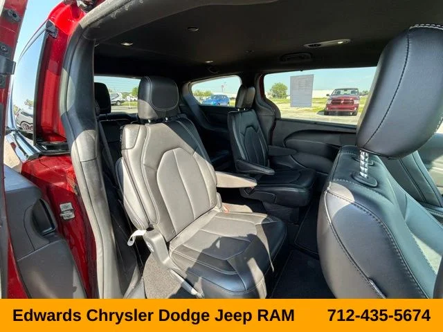 Used 2025 Red Chrysler Select image 26