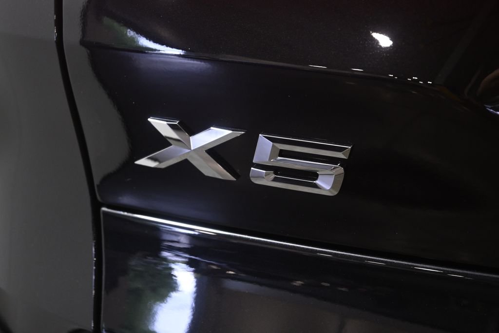 New 2026 Black Sapphire Metallic BMW xDrive50e image 38