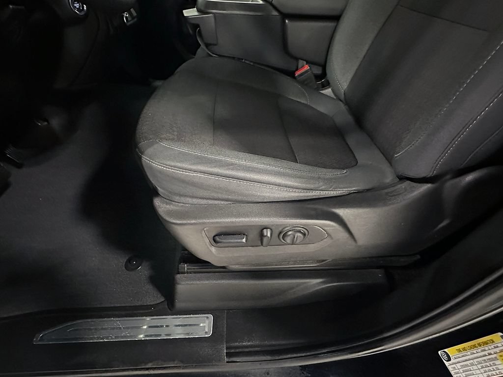Used 2019 BLACK Chevrolet RST image 25