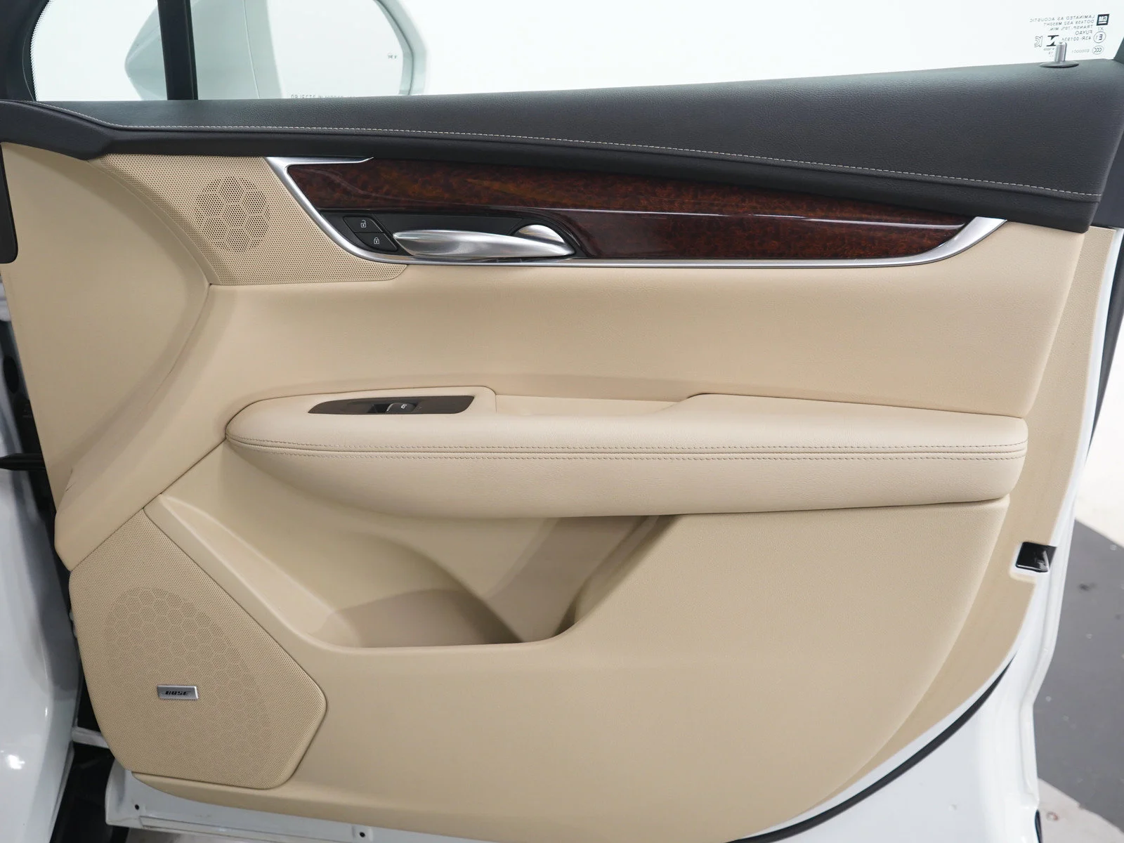 Used 2019 CRYSTAL WHITE TRICOAT Cadillac Luxury AWD image 12