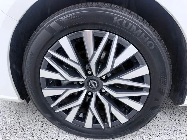 Used 2025 White Nissan 2.5 SV image 10