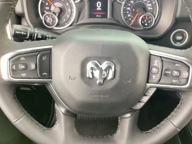 New 2026 Tank Ram BIG HORN CREW CAB 4X4 5