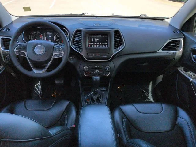 Certified Used 2020 Sting Gray Clearcoat Jeep Latitude Plus image 15