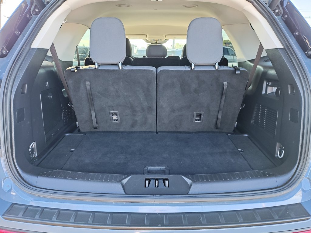 Used 2025 Gray Ford Active image 9