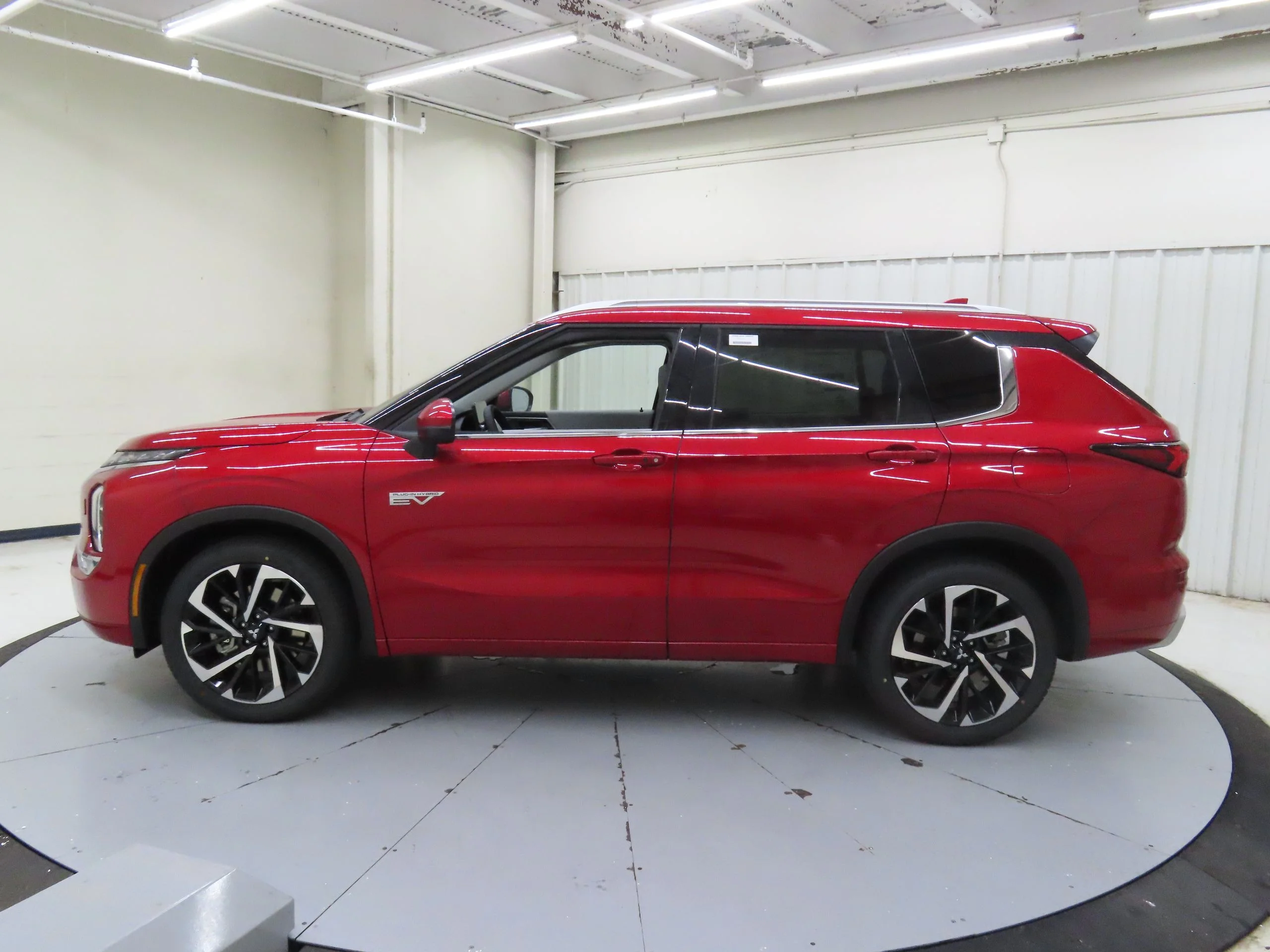 2025 Mitsubishi Outlander Plug-in Hybrid SEL - Photo 6