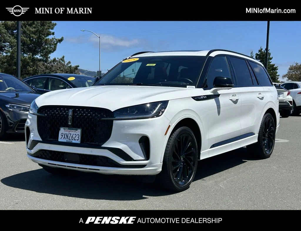 2025 Lincoln Aviator Reserve AWD's photo