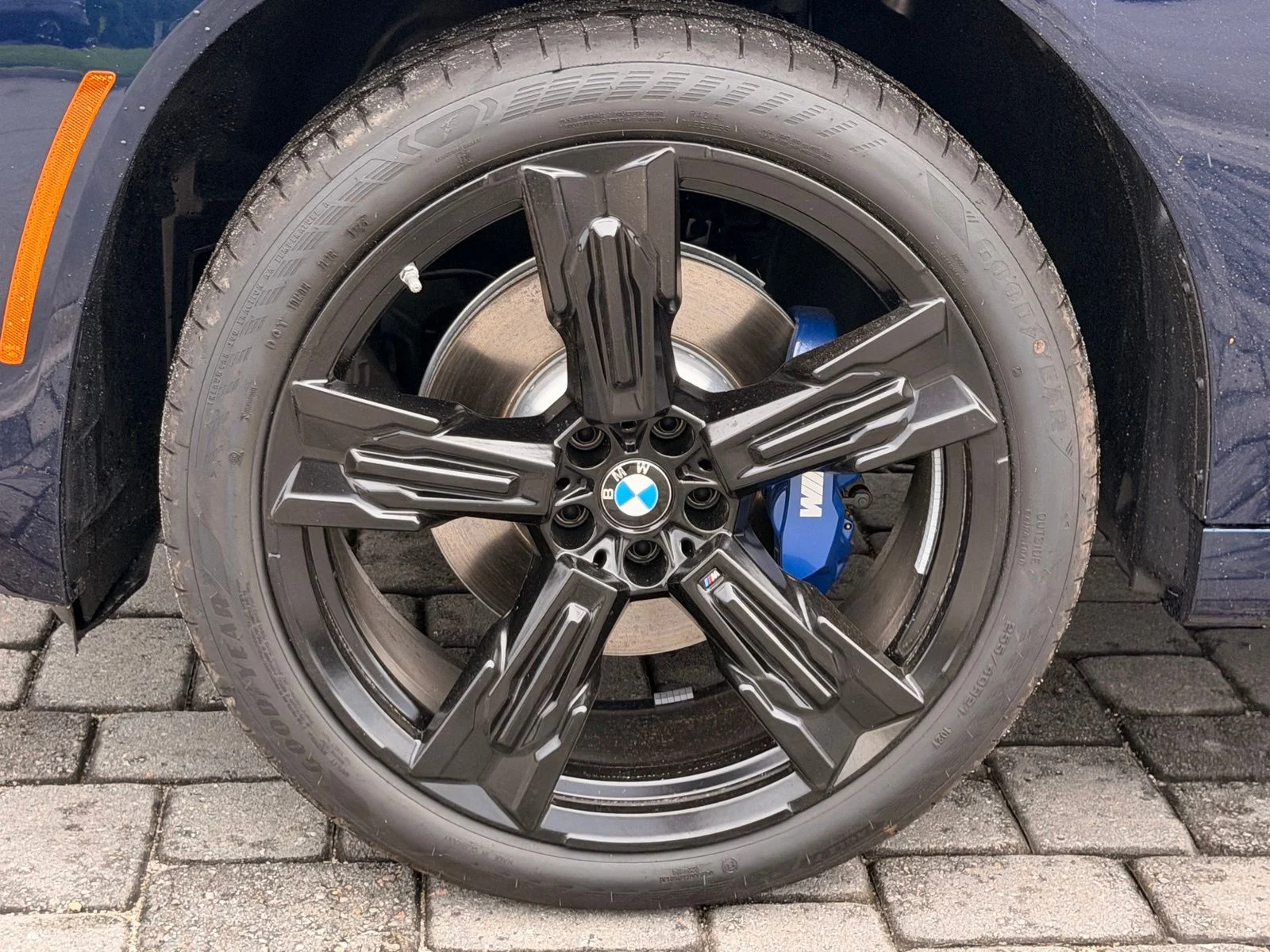 New 2026 Tanzanite Blue II Metallic BMW 30 xDrive image 13