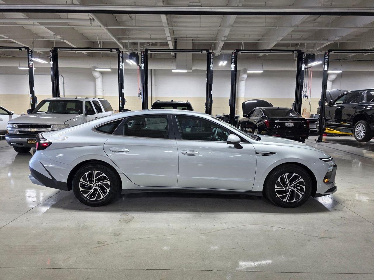 New 2026 Aero Silver Hyundai Blue image 8
