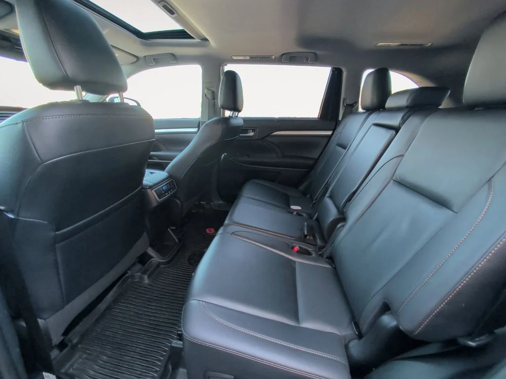 Used 2019 White Toyota XLE image 13