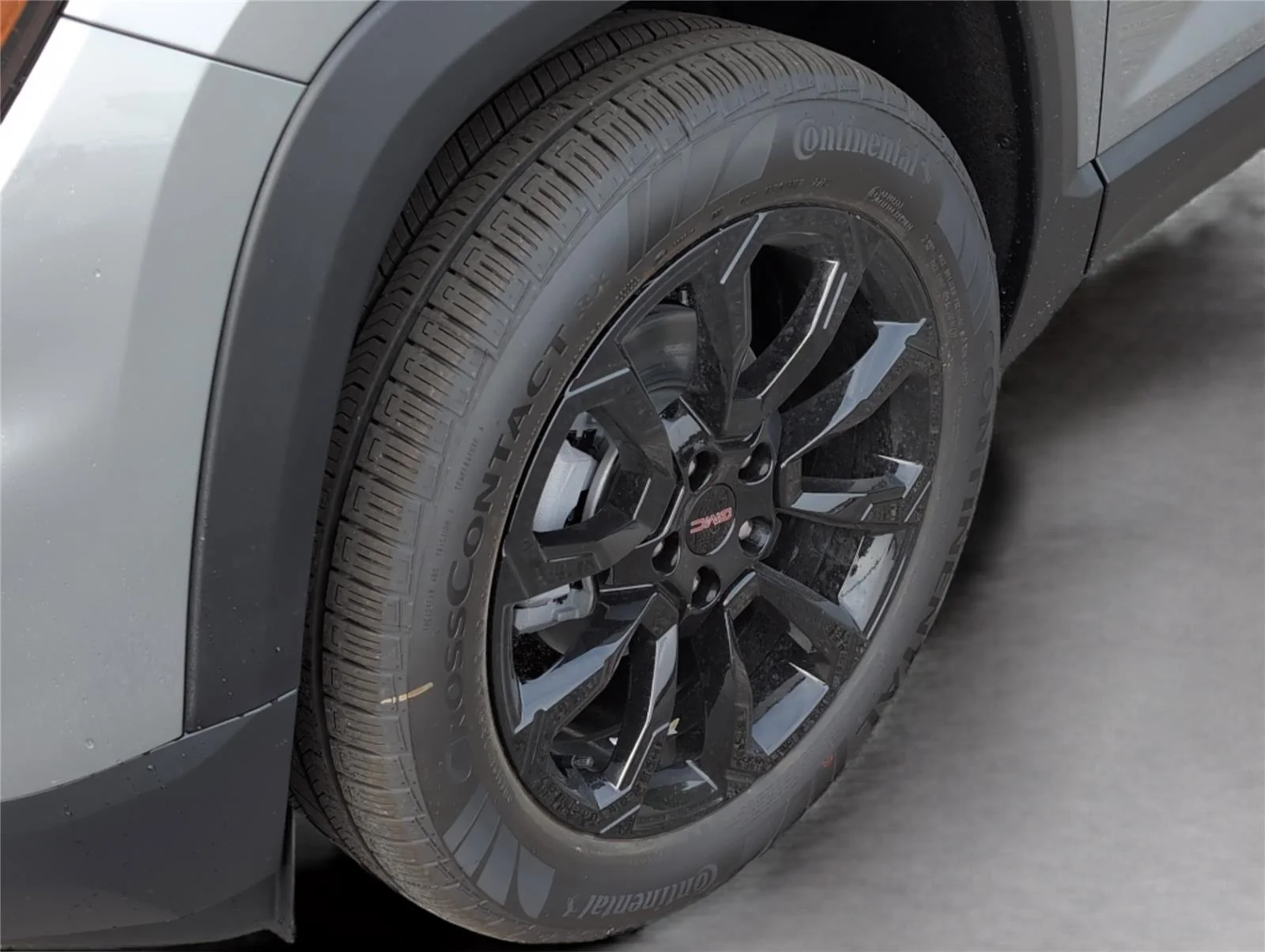 New 2026 Sterling Metallic GMC Elevation image 32