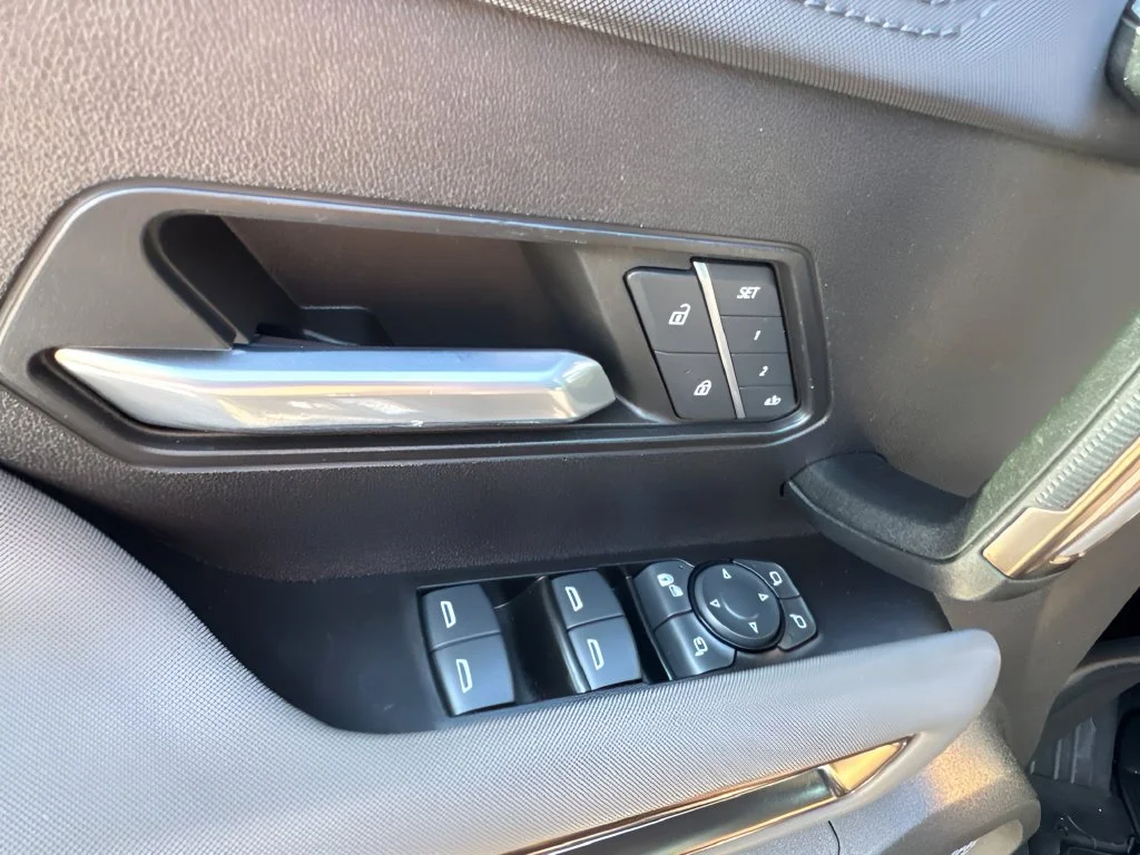 Used 2024 Black GMC 2X image 27