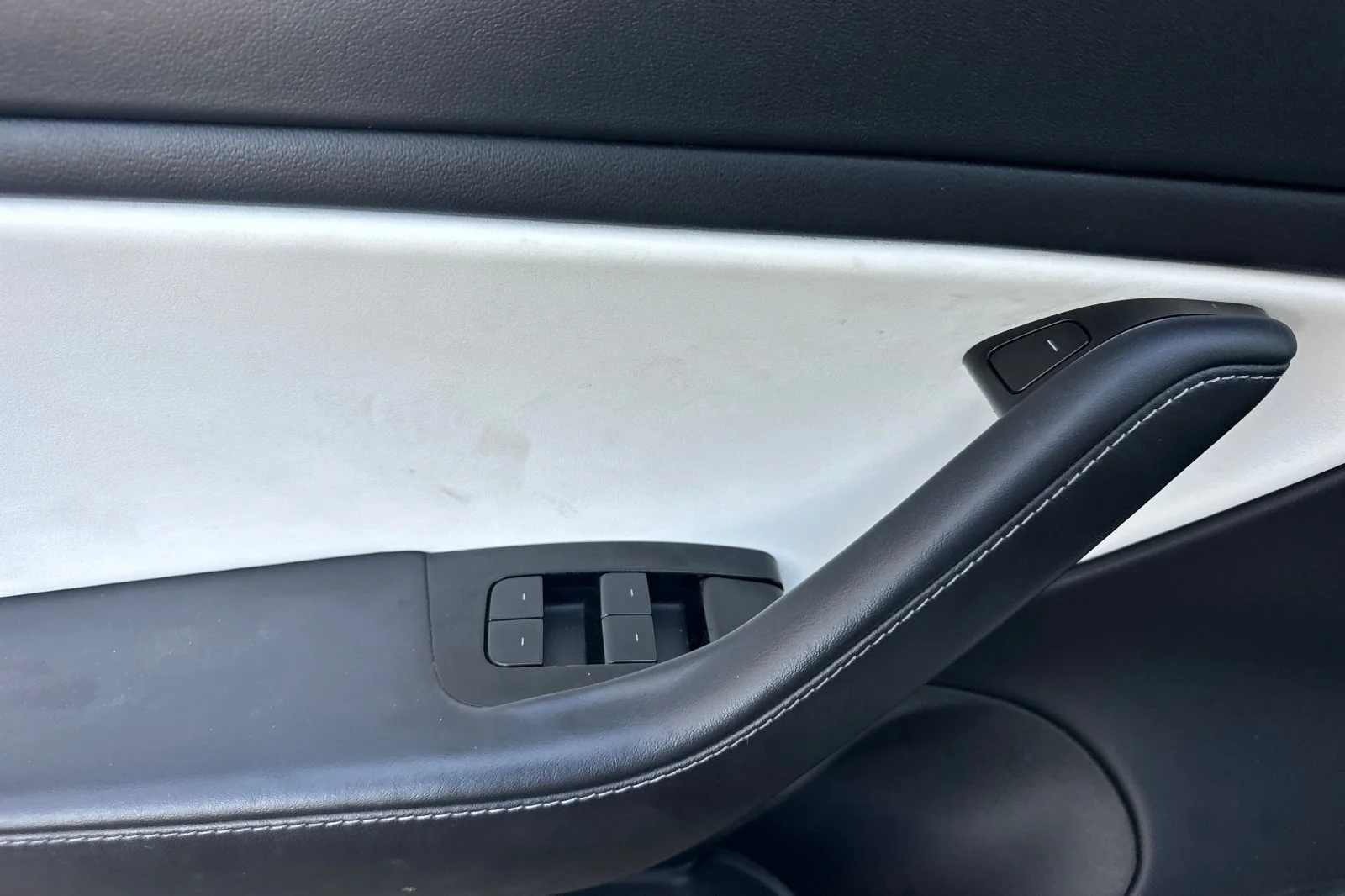Used 2019 White Tesla Standard Range Plus image 11