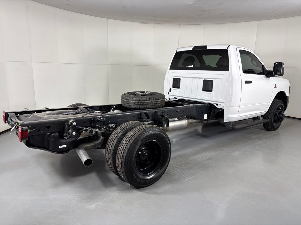 New 2026 Bright White Clearcoat RAM Tradesman image 8