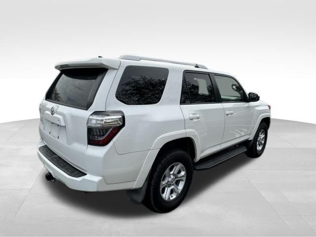 Used 2016 White Toyota SR5 image 6