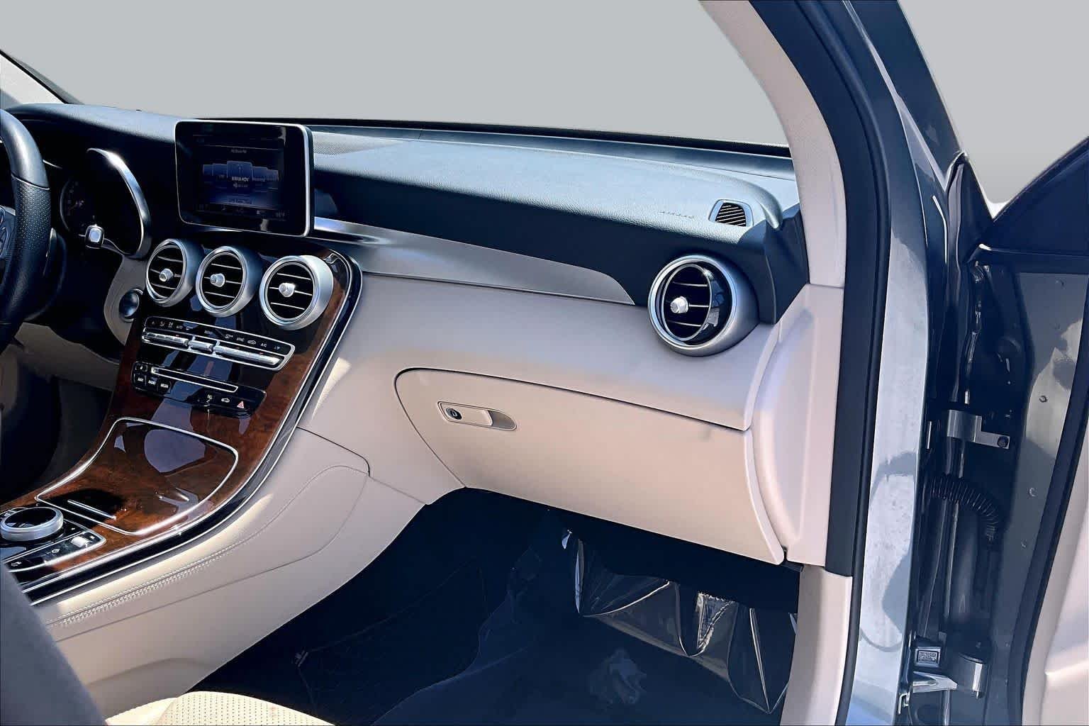Used 2018 Selenite Grey Metallic Mercedes-Benz GLC 300 image 18