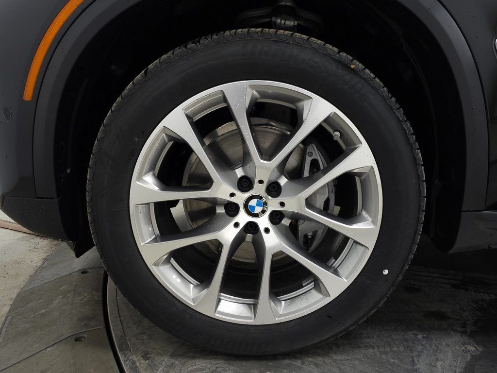 Used 2026 Black Sapphire Metallic BMW xDrive40i image 7