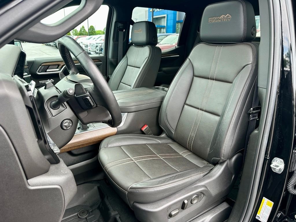 Used 2025 Black Chevrolet High Country image 16