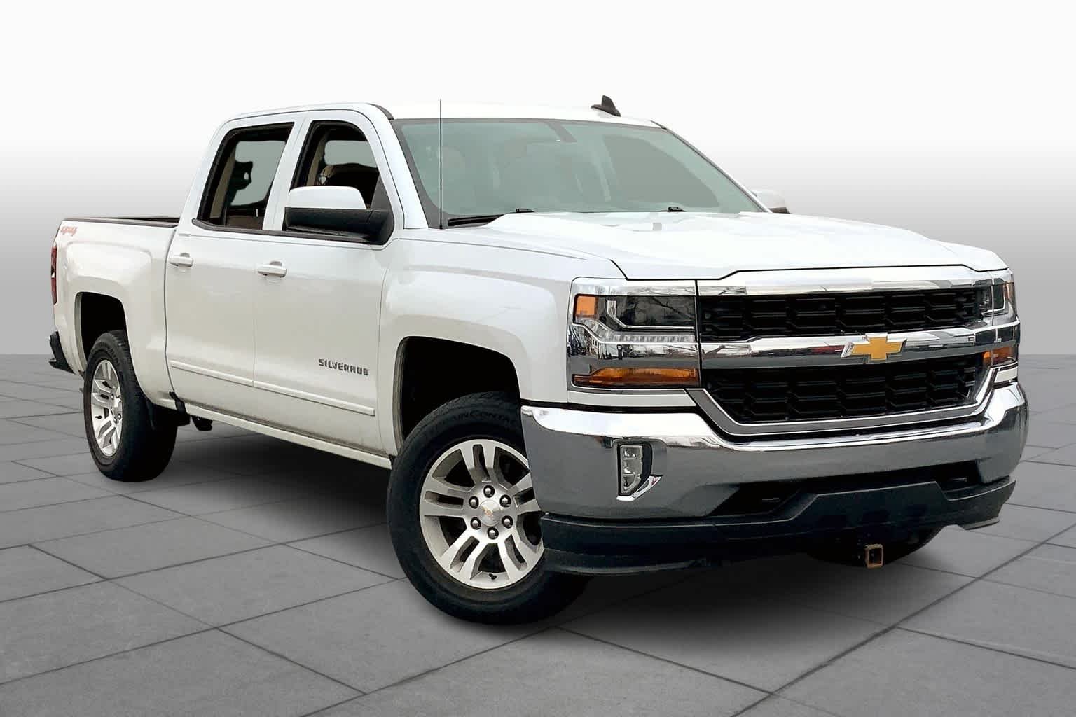 Used 2016 Iridescent Pearl Tricoat Chevrolet LT image 3