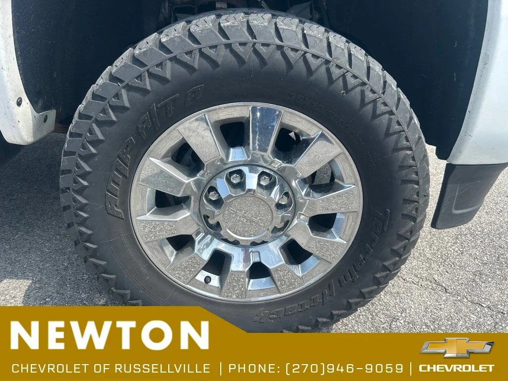Used 2019 Summit White GMC Denali image 17