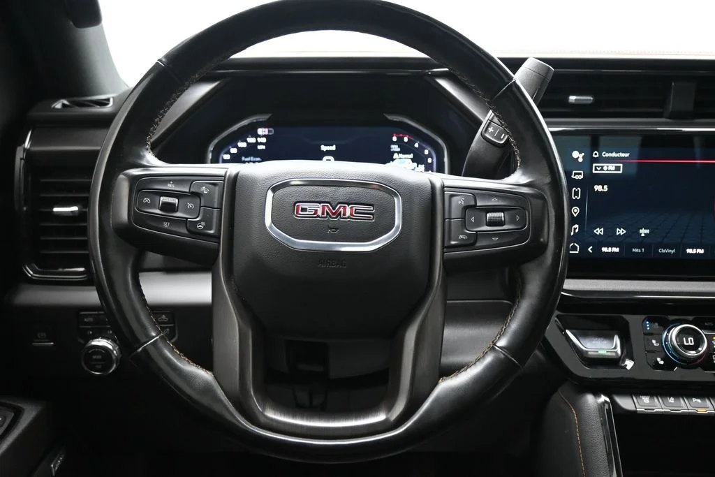 Used 2024  GMC AT4 image 17
