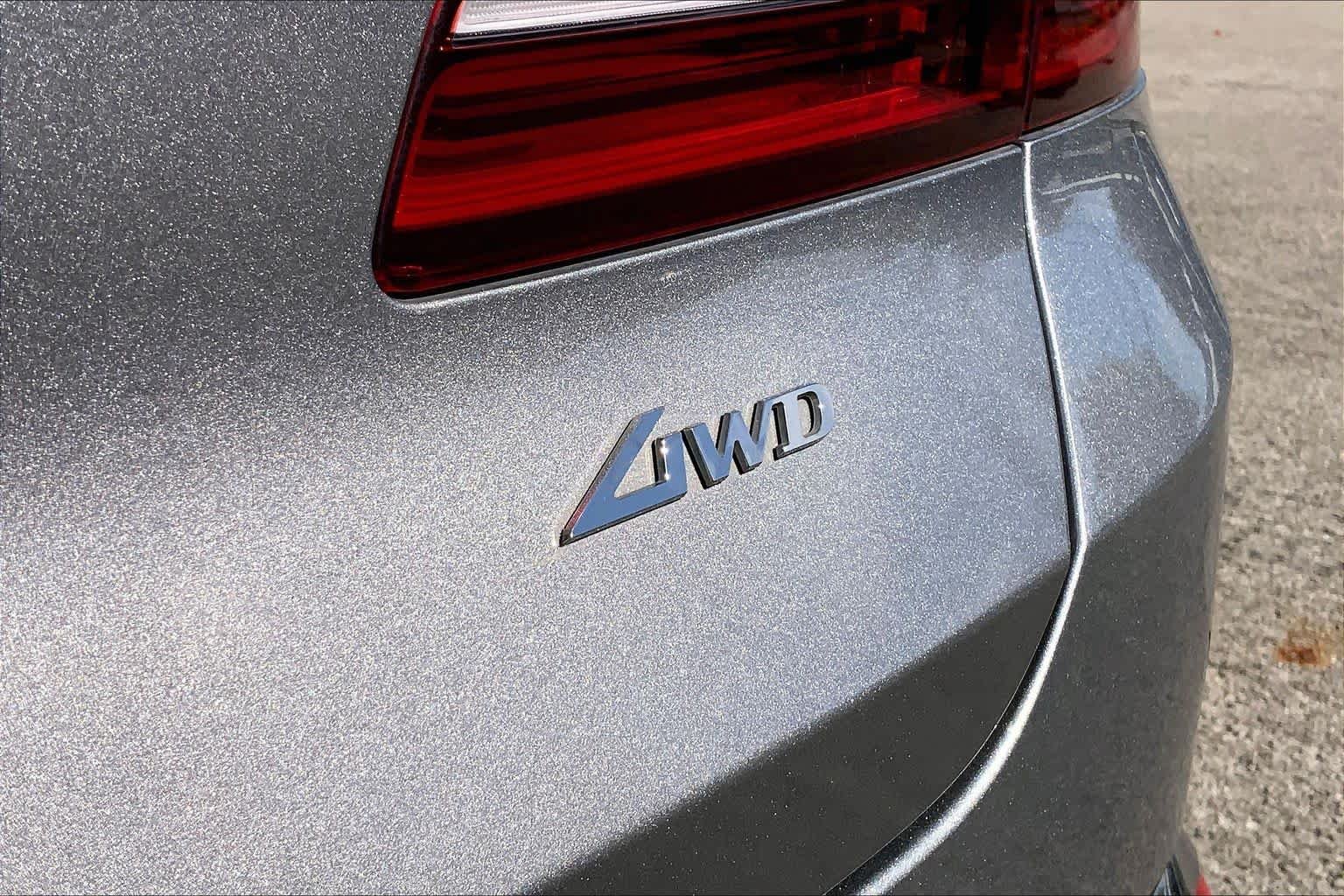 Used 2025 Savile Silver Genesis 2.5T Select image 10