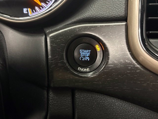 Used 2016 Silver Jeep Laredo image 37