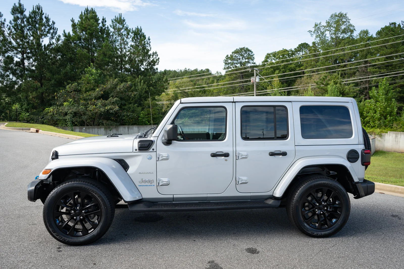 Used 2023 Silver Jeep Sahara 4xe image 5