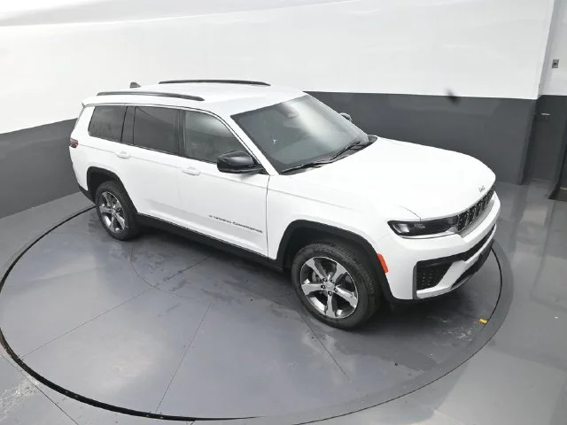 New 2026 Bright White Clear-Coat Exterior Paint Jeep Limited image 10