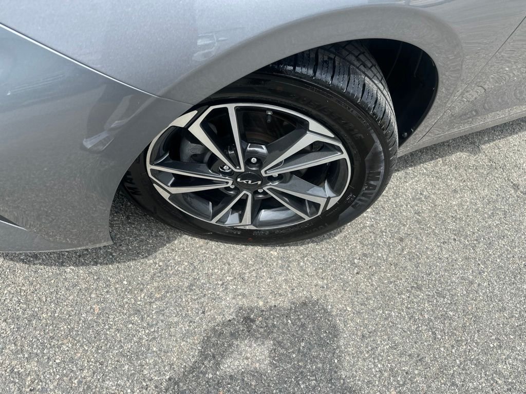 Used 2024 Gray Kia LXS image 2